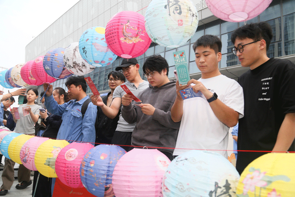 游园打卡.gif